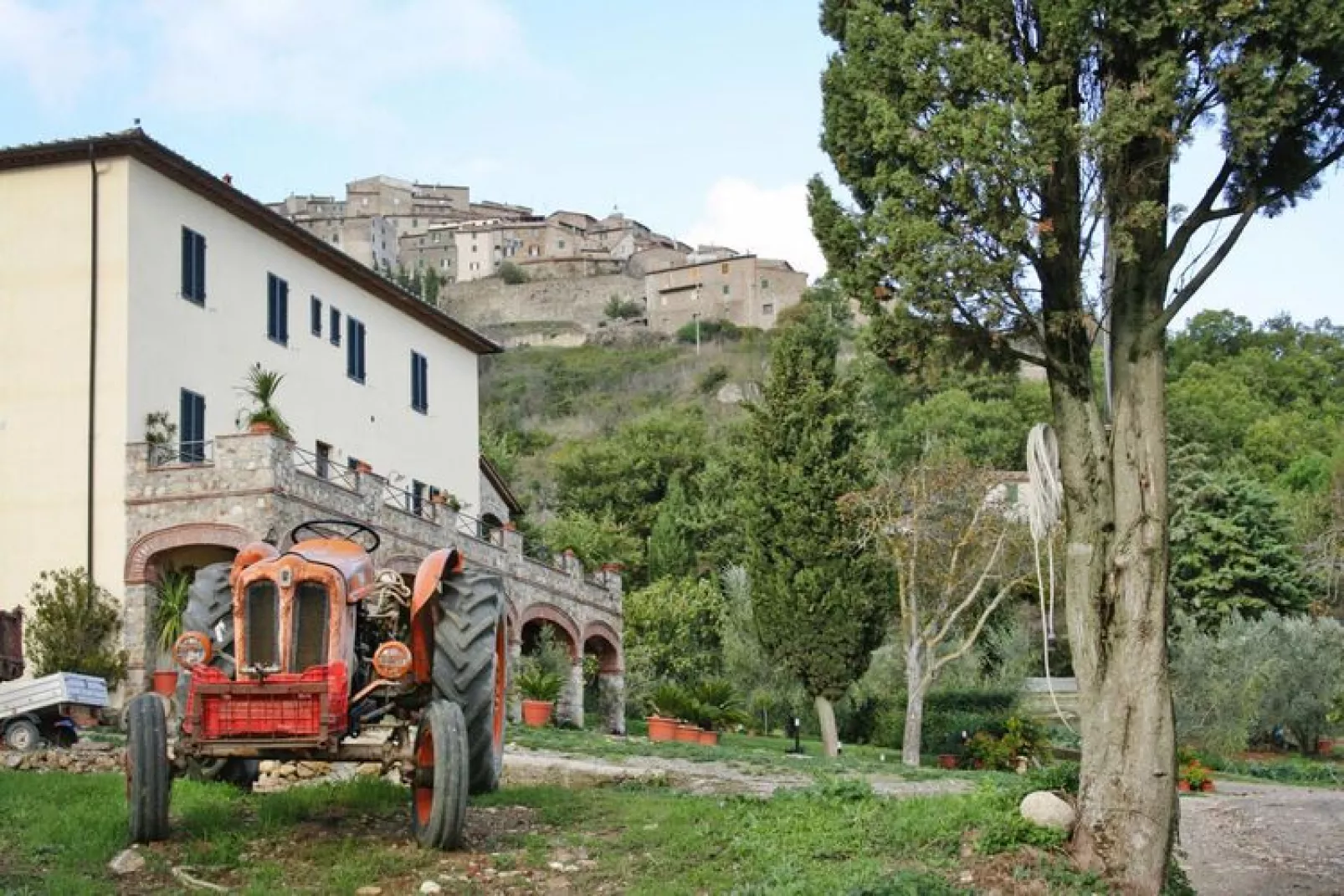 Agritourismo La Chiusa Chiusdino-Vigna Vecchia-Buitenkant zomer